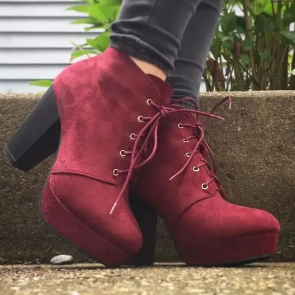 BRAND NEW CAMBRIDGE  SELECT BLOCK HEEL LACE UP  BOOT